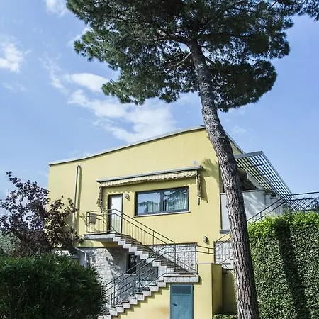شقة فندقية Gardazzurro 3*