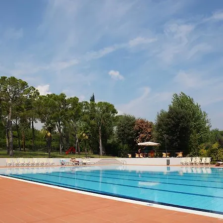 Gardazzurro شقة فندقية 3*